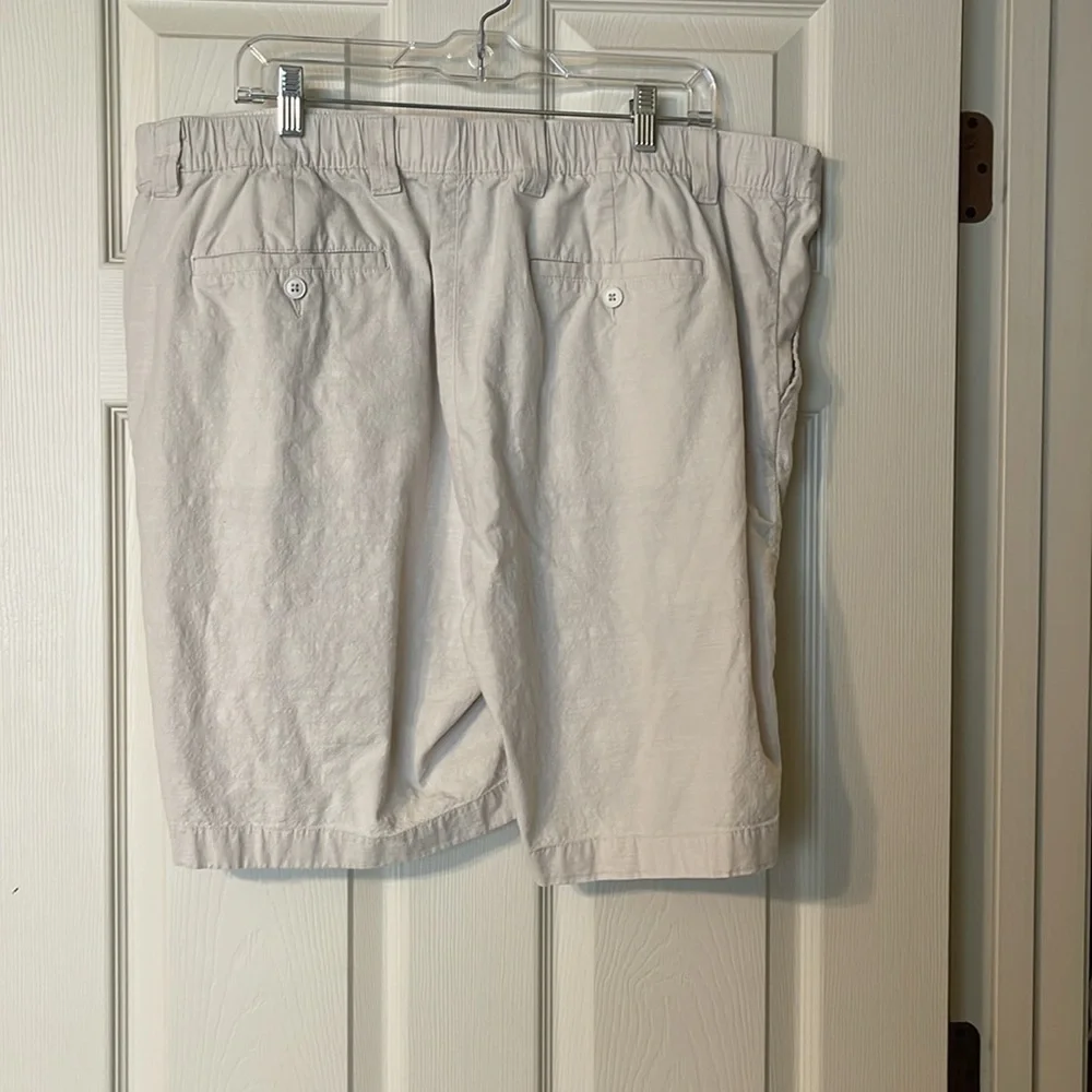 - Roundtree and Yorke Men’s shorts size 42